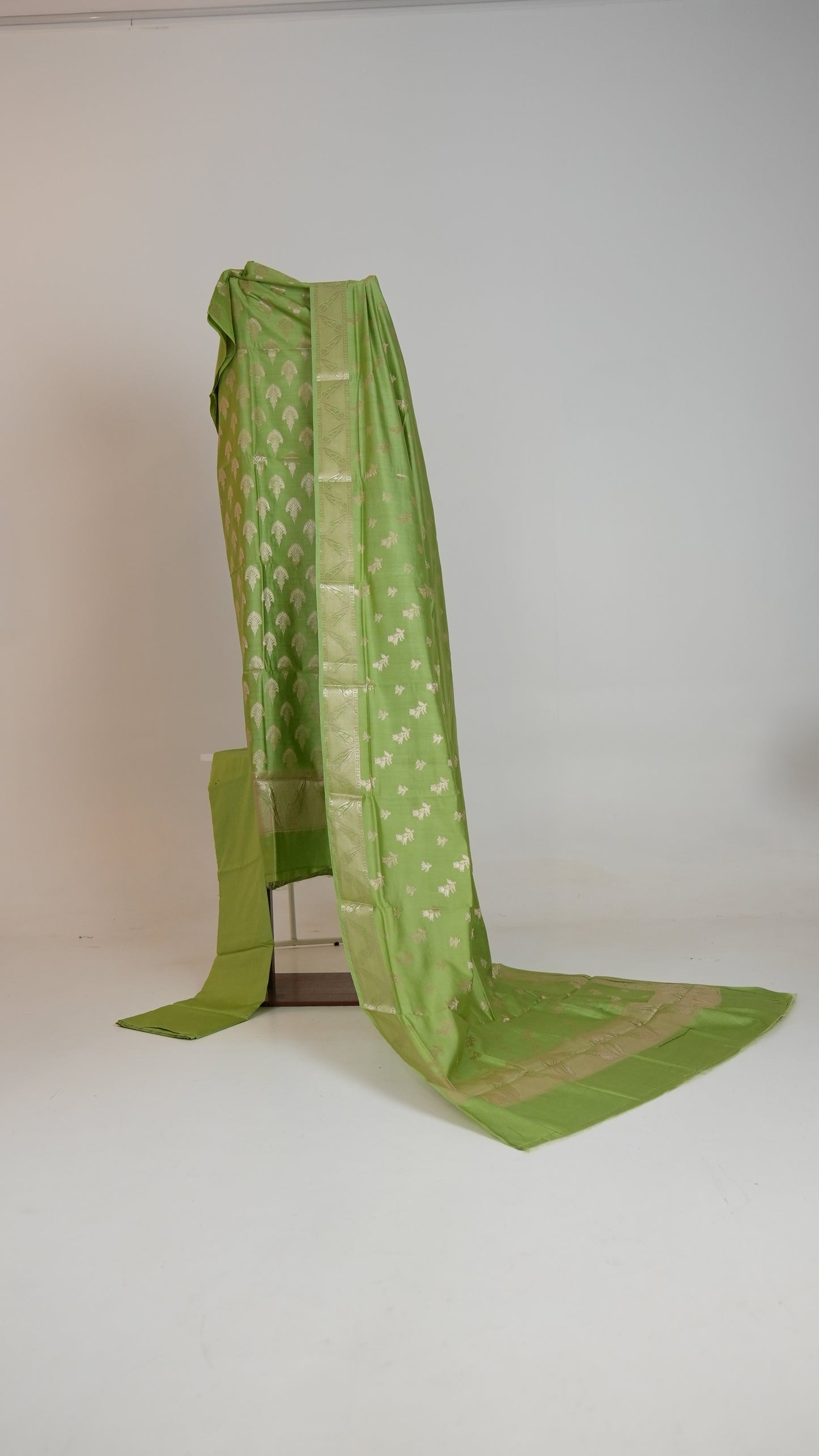Pista Green Banarasi Cotton Suit Set – Subtle, Sophisticated & Stylish